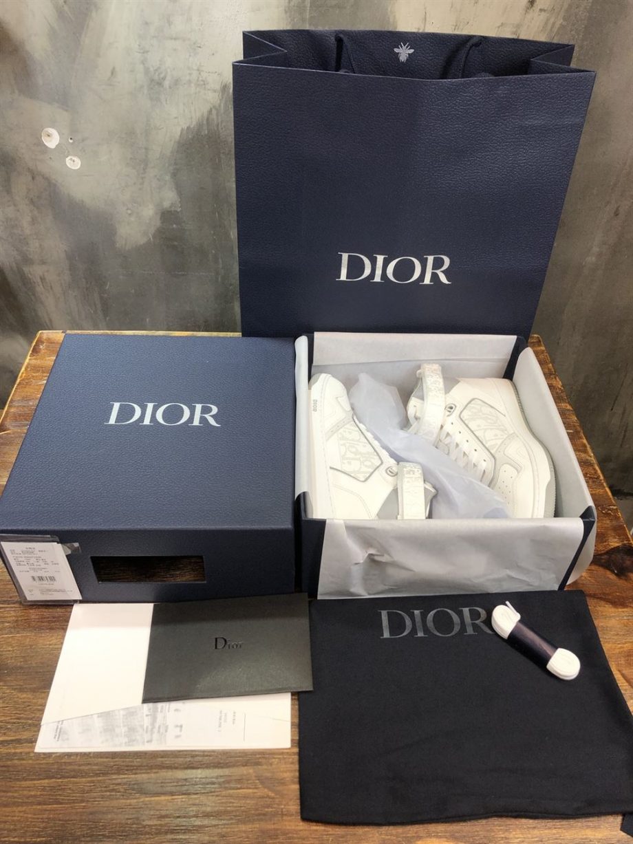 B27 HIGH-TOP WHITE AND GRAY SMOOTH CALFSKIN WITH WHITE DIOR OBLIQUE GALAXY LEATHER SNEAKER - CDO015