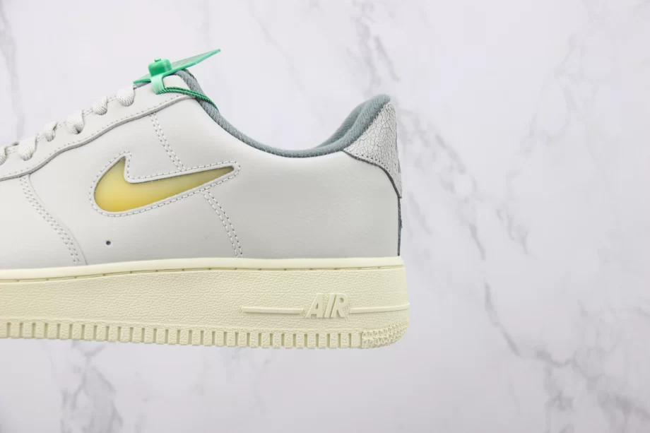 Nike Air Force 1 Retro in Grey - AF011