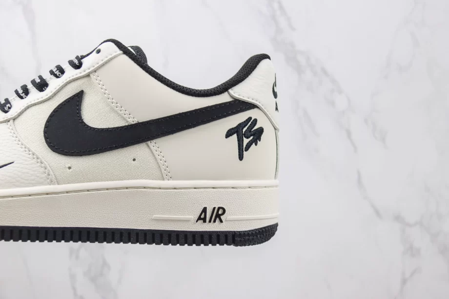 Nike AF1 Low Cream White Black 'Supreme' - AF079