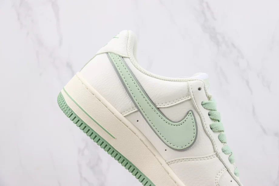 AF1 07 Low Hoops Off White Light Green - AF105