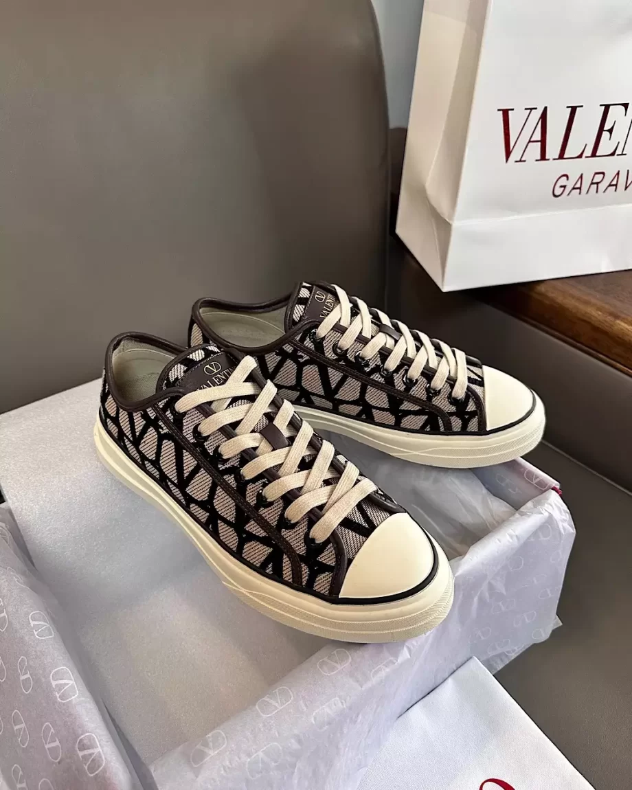 Valentino Garavani Toile Iconographe Totaloop Low Top Sneakers in Beige/Black - VLS072