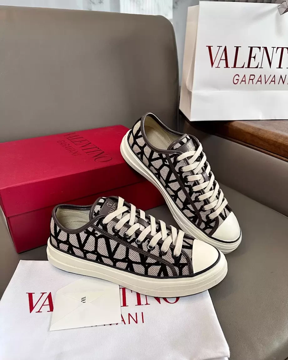 Valentino Garavani Toile Iconographe Totaloop Low Top Sneakers in Beige/Black - VLS072