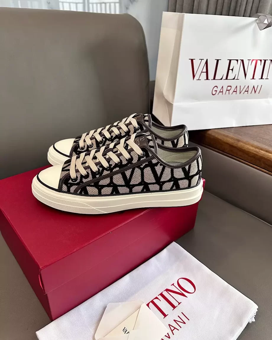 Valentino Garavani Toile Iconographe Totaloop Low Top Sneakers in Beige/Black - VLS072