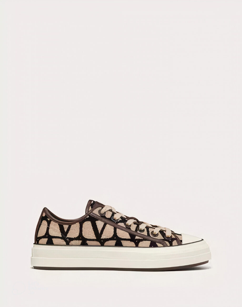 Valentino Garavani Toile Iconographe Totaloop Low Top Sneakers in Beige/Black - VLS072