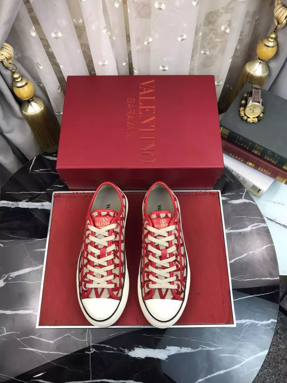 Valentino Garavani Toile Iconographe Totaloop Low Top Sneakers in BeigeRed - VLS073