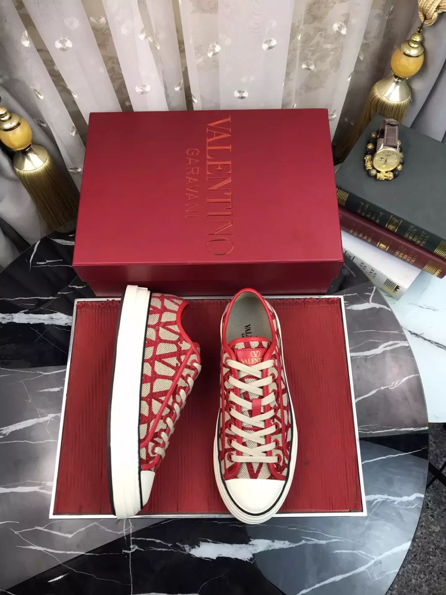 Valentino Garavani Toile Iconographe Totaloop Low Top Sneakers in BeigeRed - VLS073