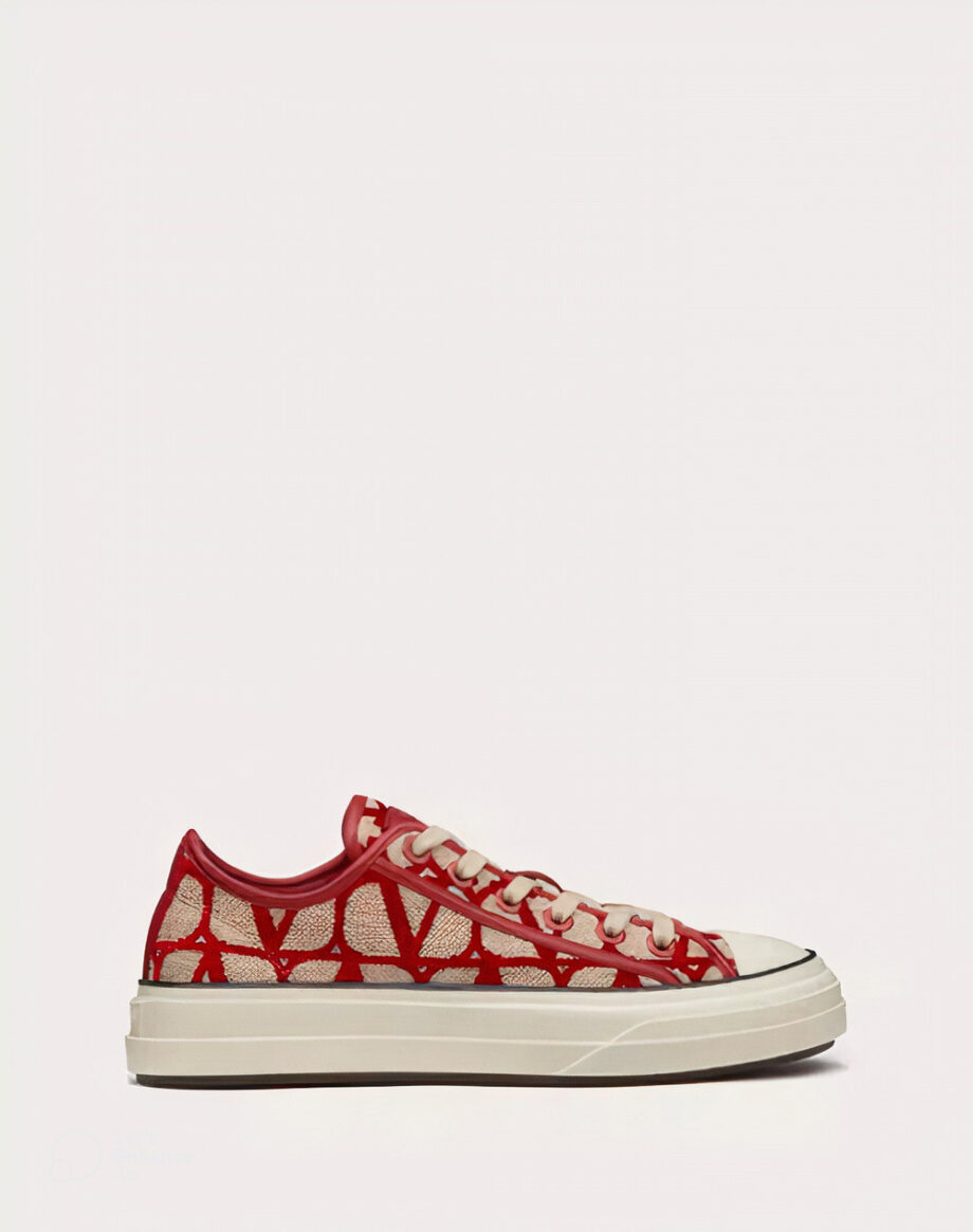 Valentino Garavani Toile Iconographe Totaloop Low Top Sneakers in BeigeRed - VLS073