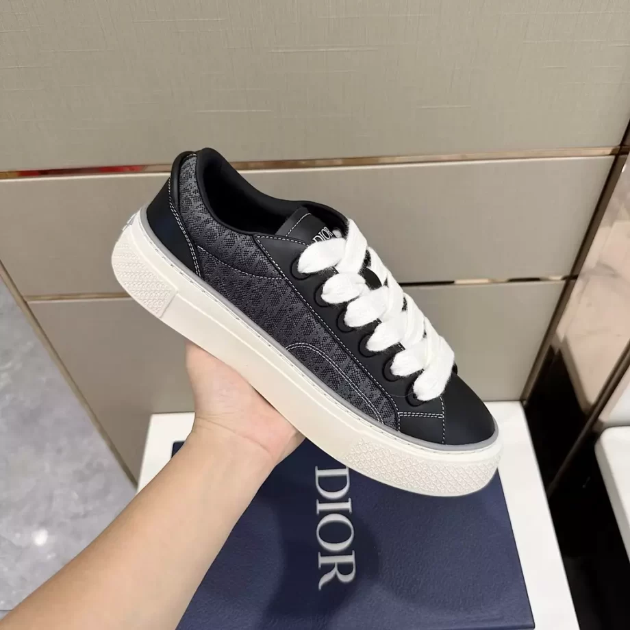 B33 Sneaker Black Smooth Calfskin and Dior Oblique Jacquard - CDO141