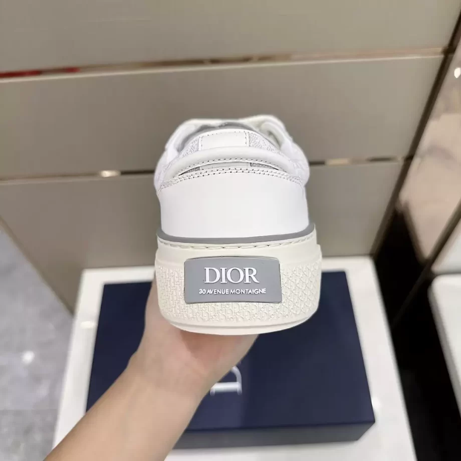 B33 Sneaker White Smooth Calfskin and Dior Oblique Jacquard - CDO140