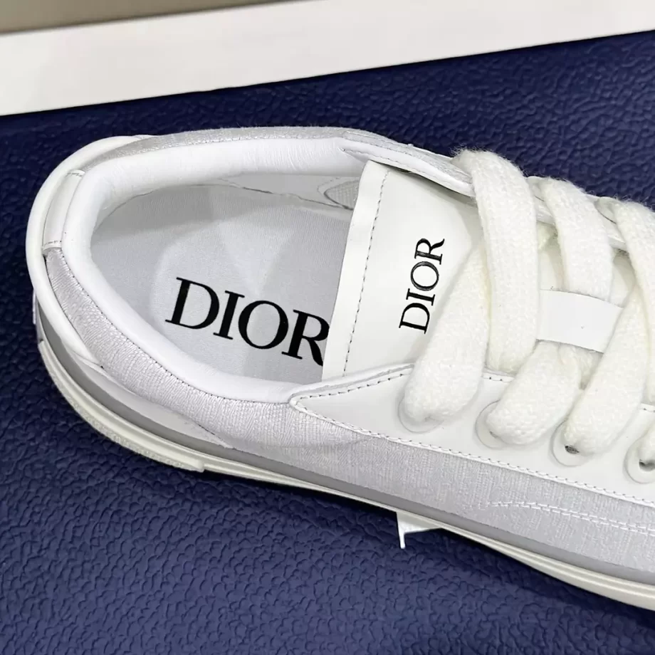 B33 Sneaker White Smooth Calfskin and Dior Oblique Jacquard - CDO140