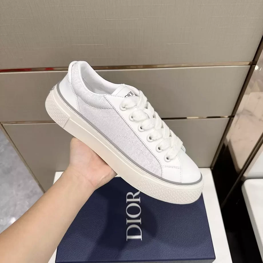 B33 Sneaker White Smooth Calfskin and Dior Oblique Jacquard - CDO140