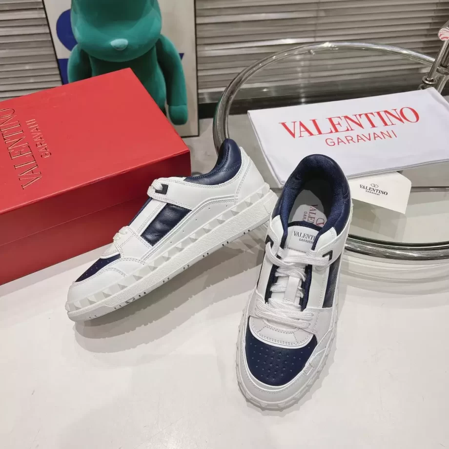 Valentino Freedots Low-Top Sneaker in Calfskin - VLS081