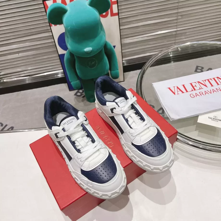 Valentino Freedots Low-Top Sneaker in Calfskin - VLS081