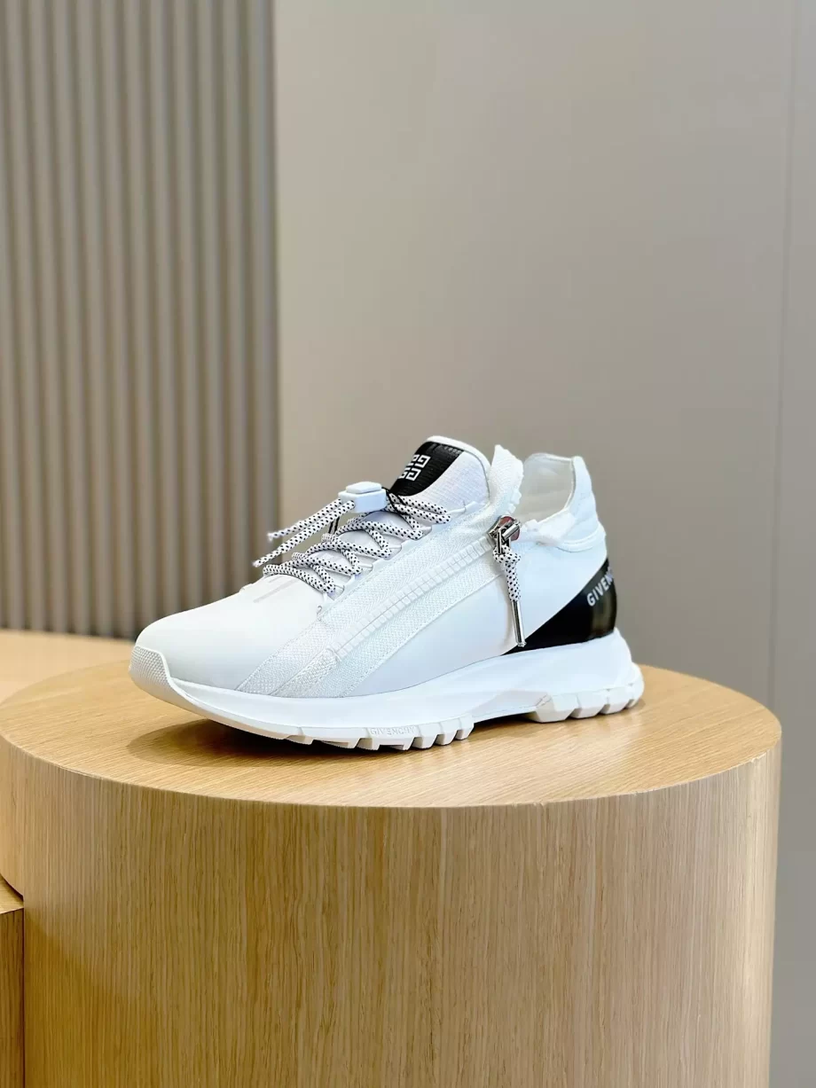 Givenchy Spectre Runner Sneakers in Synthetic Leather White/Black - G48V