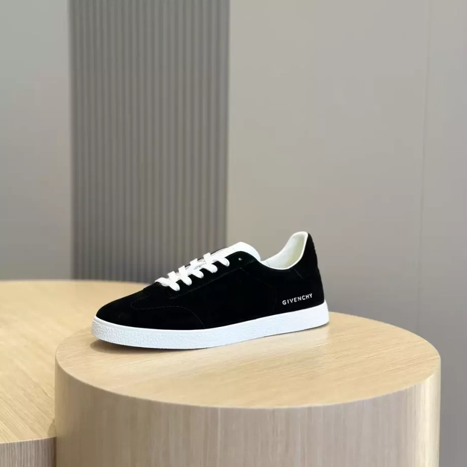 Givenchy Town Sneakers in Suede Black - G49V