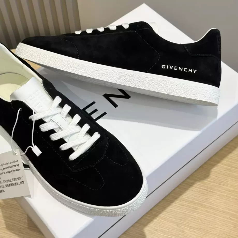 Givenchy Town Sneakers in Suede Black - G49V