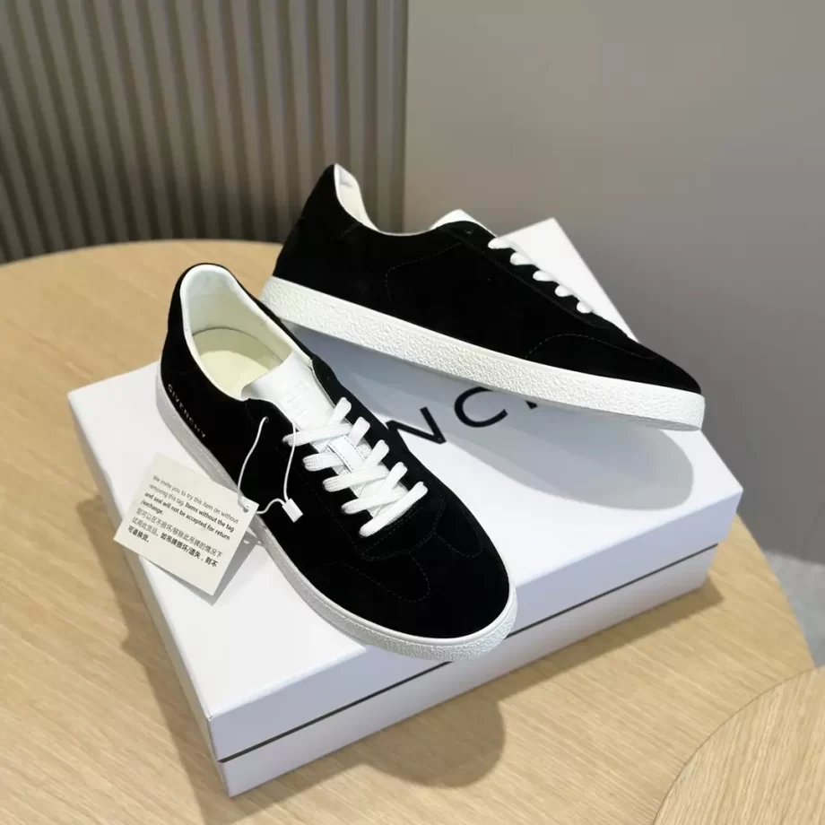 Givenchy Town Sneakers in Suede Black - G49V