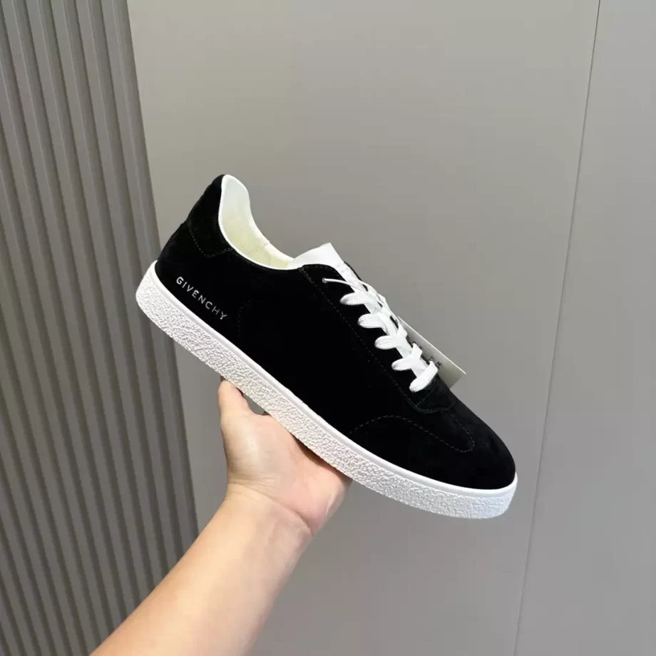 Givenchy Town Sneakers in Suede Black - G49V