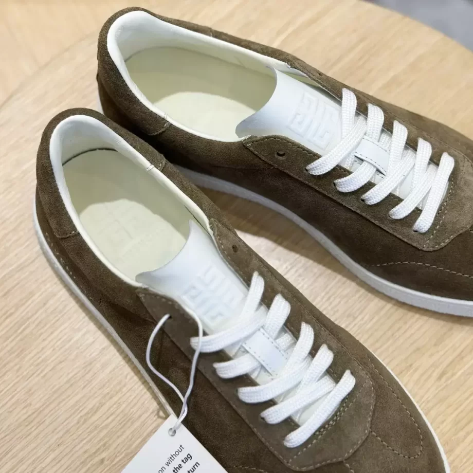 Givenchy Town Sneakers in Suede Light Brown - G51V