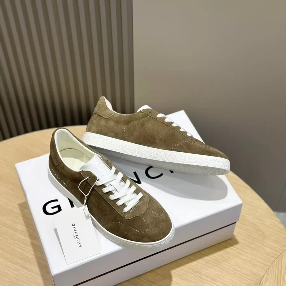 Givenchy Town Sneakers in Suede Light Brown - G51V