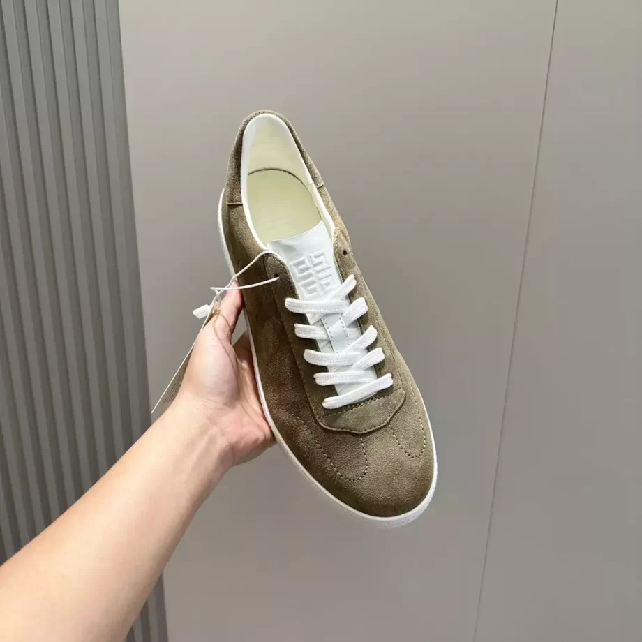 Givenchy Town Sneakers in Suede Light Brown - G51V