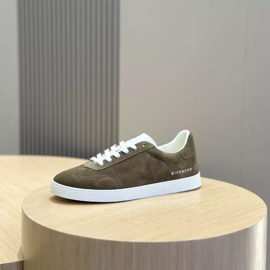 Givenchy Town Sneakers in Suede Light Brown - G51V