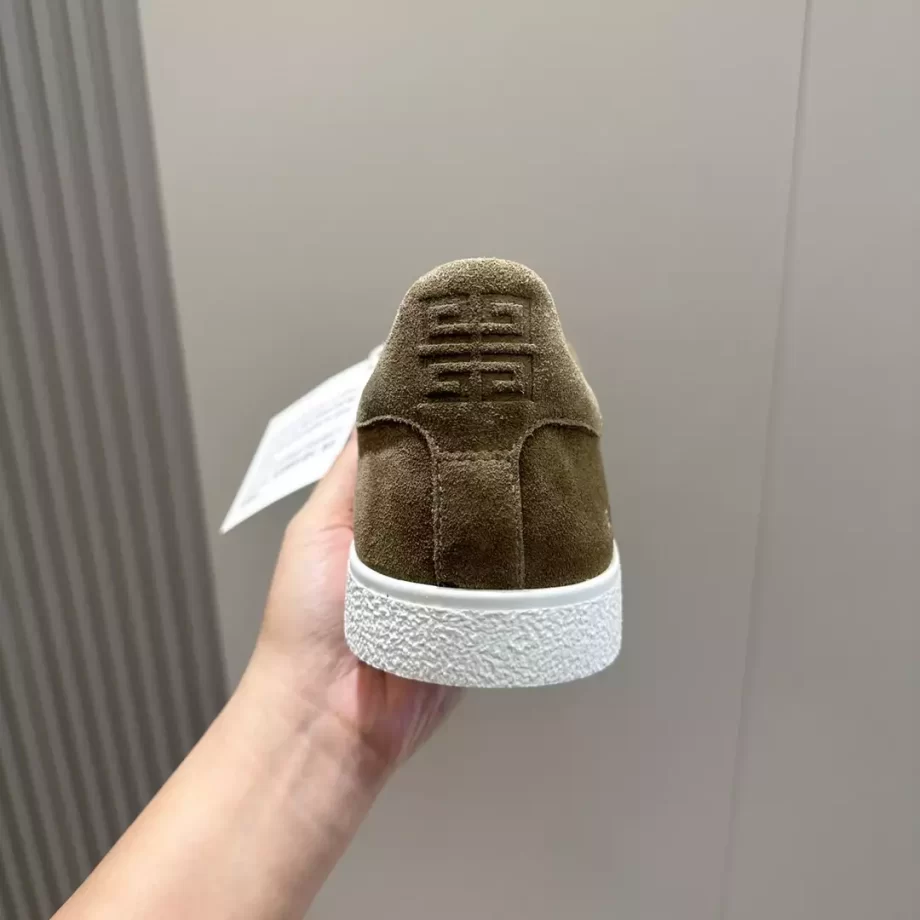 Givenchy Town Sneakers in Suede Light Brown - G51V