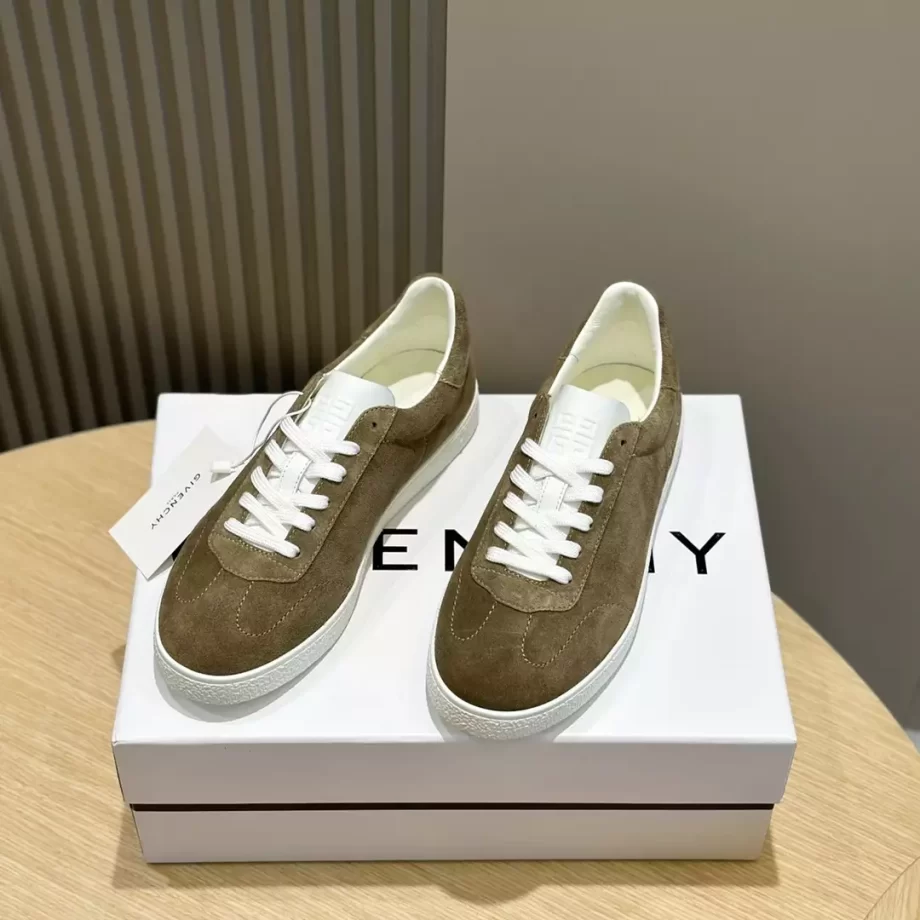 Givenchy Town Sneakers in Suede Light Brown - G51V