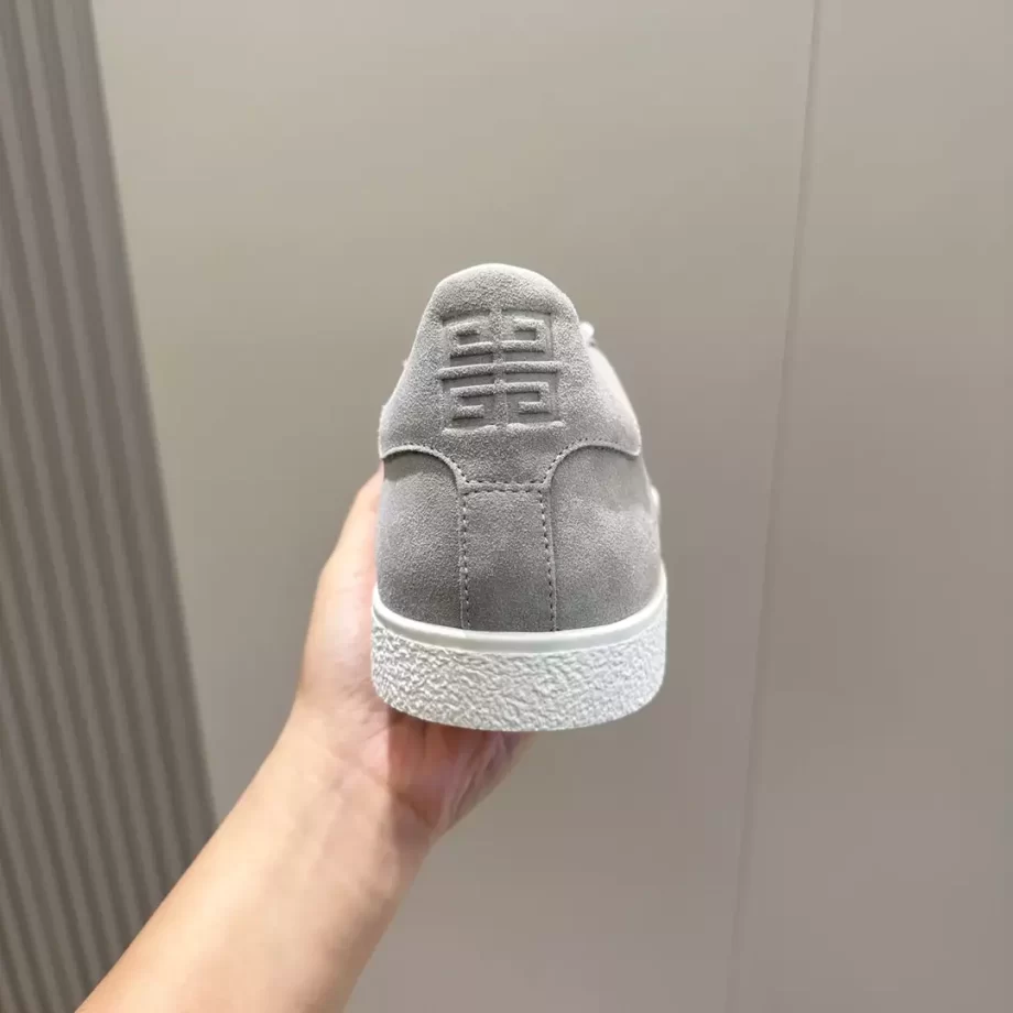 Givenchy Town Sneakers in Suede Light Grey - G50V