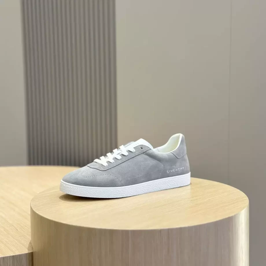 Givenchy Town Sneakers in Suede Light Grey - G50V