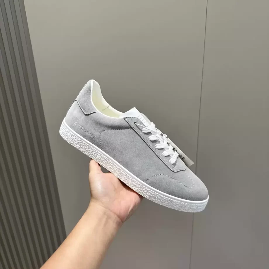 Givenchy Town Sneakers in Suede Light Grey - G50V