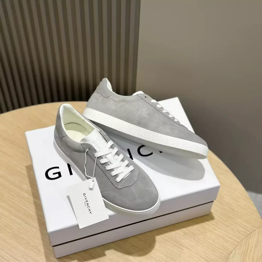 Givenchy Town Sneakers in Suede Light Grey - G50V