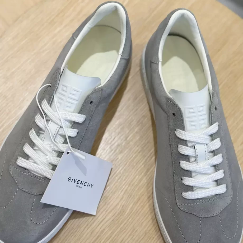 Givenchy Town Sneakers in Suede Light Grey - G50V