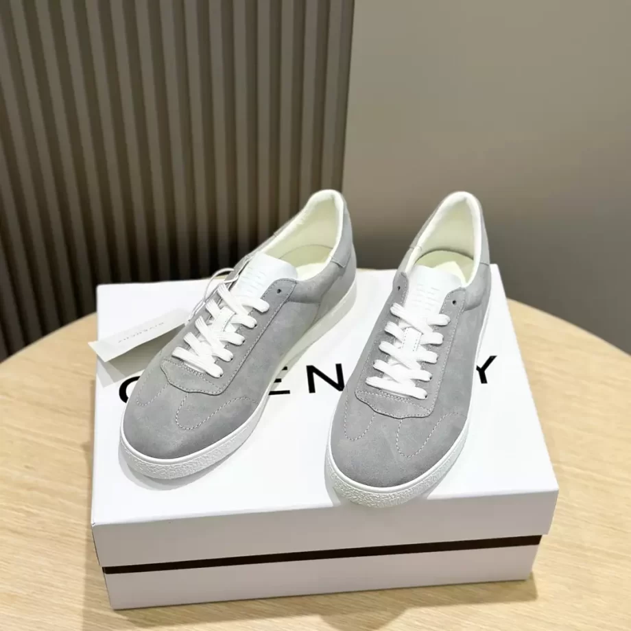 Givenchy Town Sneakers in Suede Light Grey - G50V