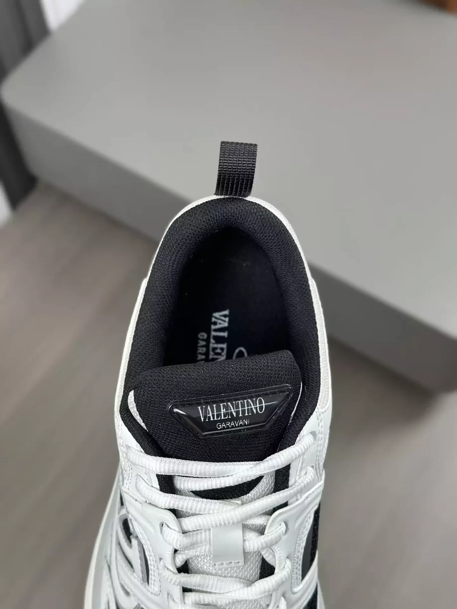 Valentino Vlogo Easyjog Low Top Sneaker in Calfskin And Fabric - VLS087